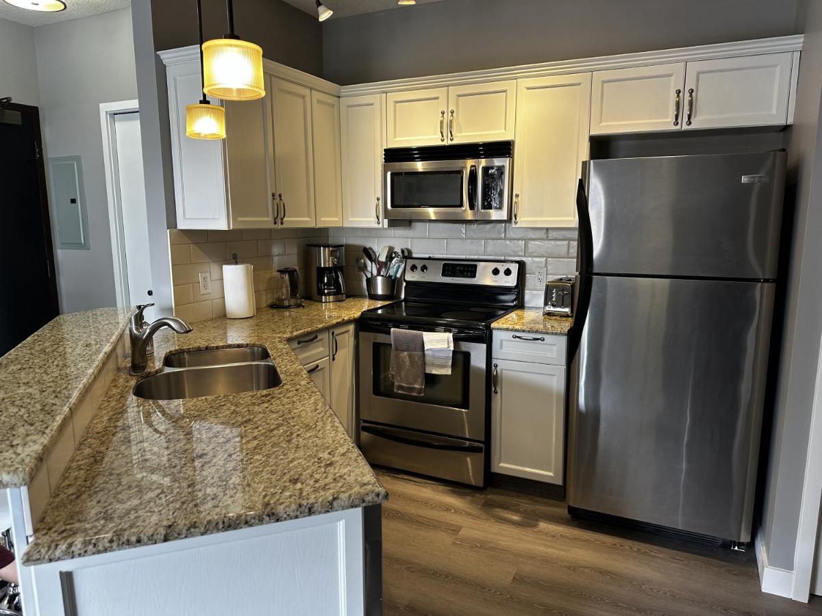 Luxury Two Queen Beds Condo - Grande Rockies Resort Indoor Parking Pool Hot Tub Gym Canmore Exteriör bild